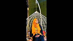 Beautiful Hijabi Mal Showing