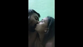 Kavita Vahini lizał ogon z blokadą muzyki